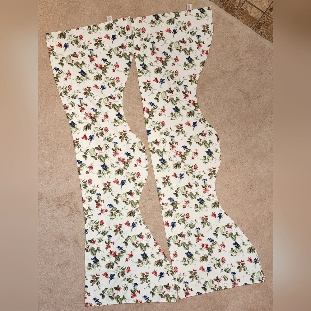 Waverly Home Fashion 2 Grapes Valance